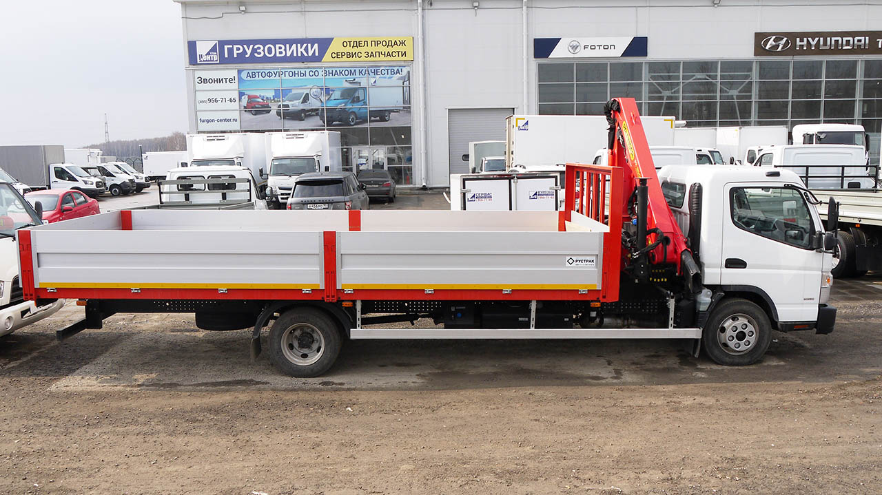 Fuso Canter TF с краном-манипулятором, вид справа (КМУ) PALFINGER